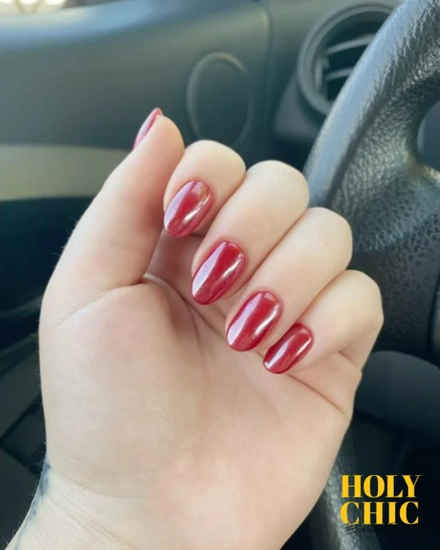 Uñas gelish en rojo cereza, manicure en Providencia, Guadalajara